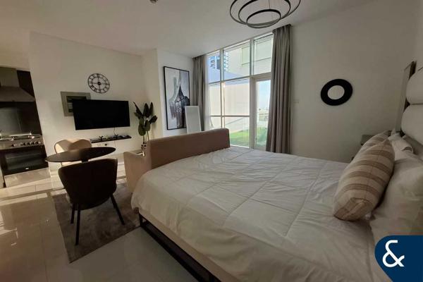 884.69 SQFT | PRIVATE GARDEN | VACANT